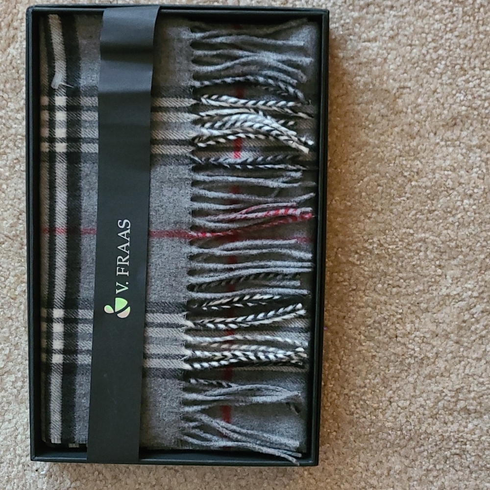 V.FRAAS men's scarf